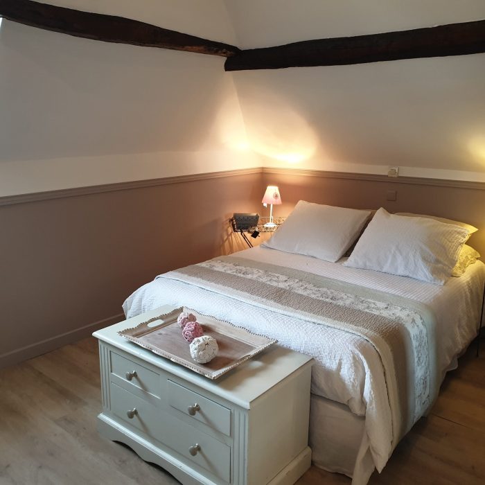 Chambres d'hôtes à Honfleur – lit double et décoration chaleureuse pour 1 à 4 personnes