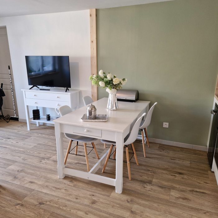 Espace repas Gîte à Honfleur "La Cour"